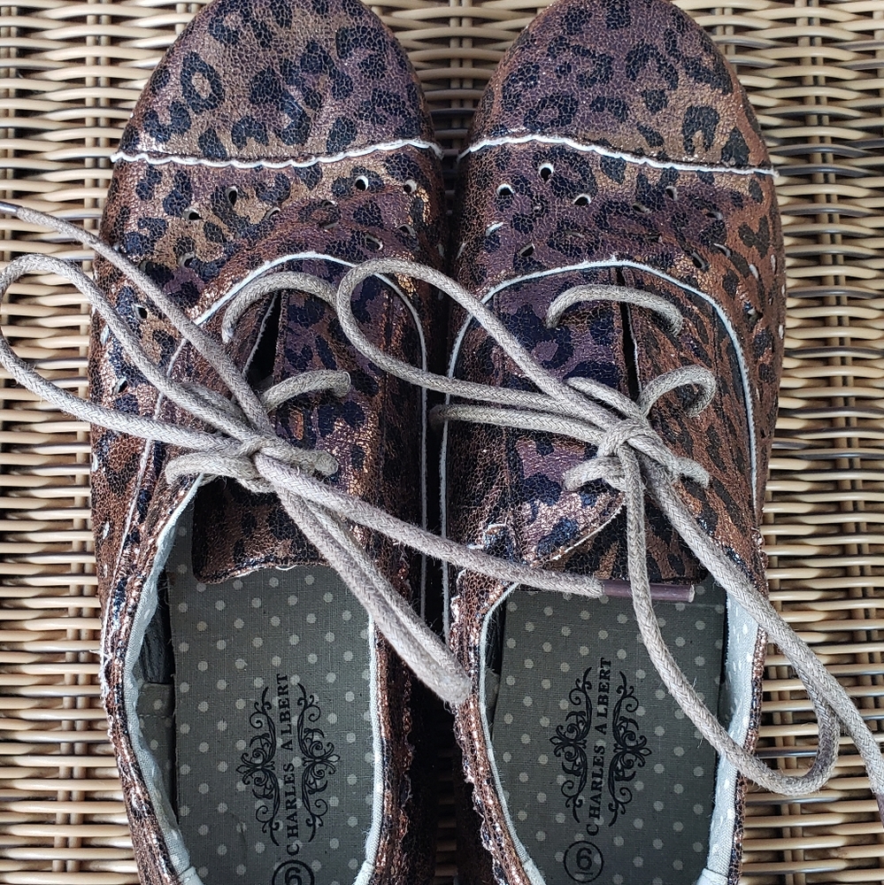 NWOT shiny leopard printed lace up casual